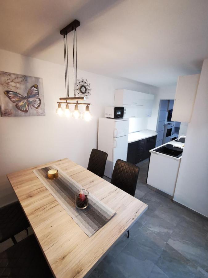 Ema Studio Apartman Karlovac Exterior photo